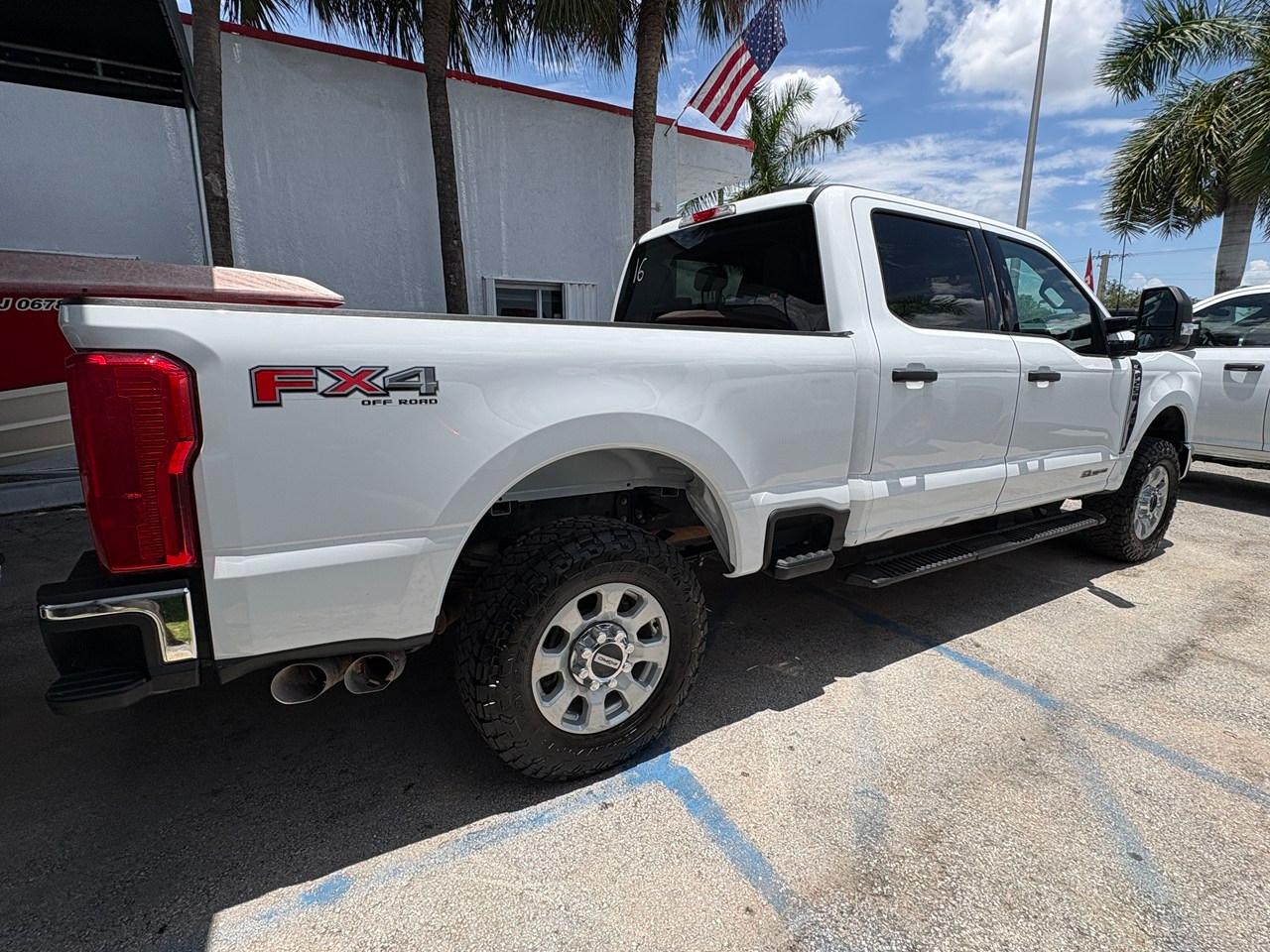 Ford F-250 SD XL Crew Cab 4WD 2024