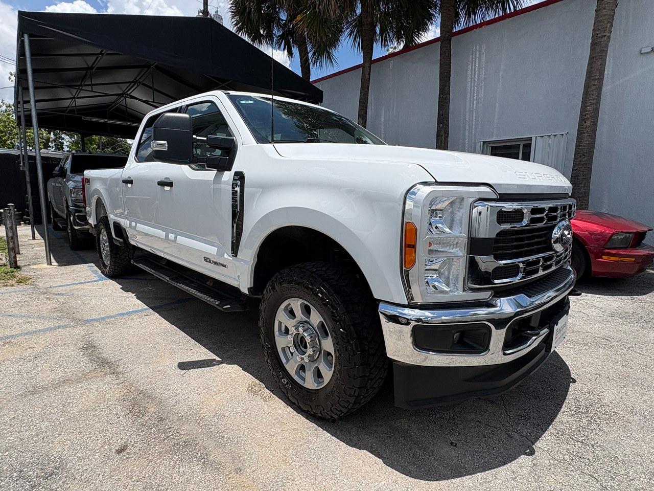 Ford F-250 SD XL Crew Cab 4WD 2024