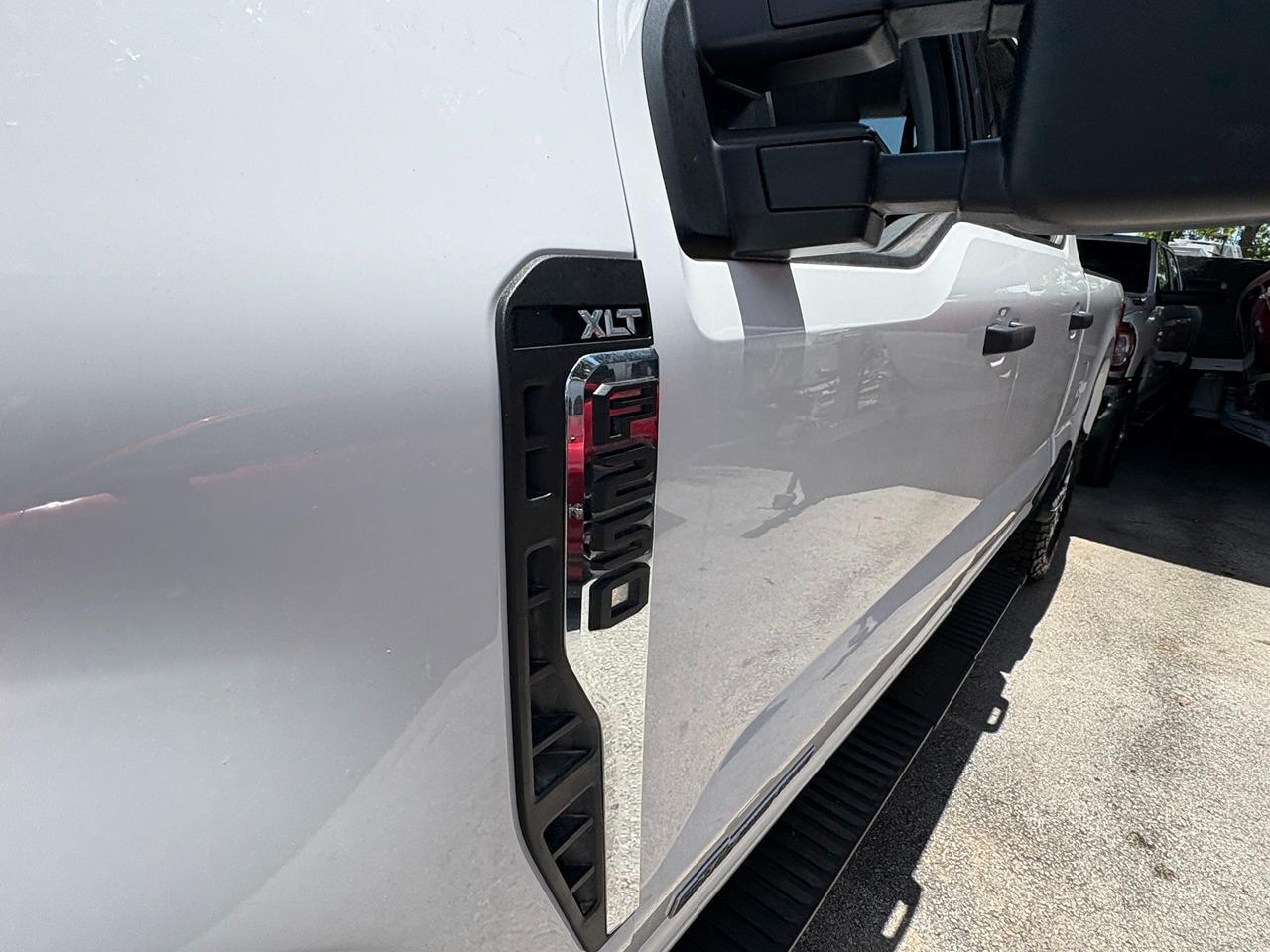Ford F-250 SD XL Crew Cab 4WD 2024