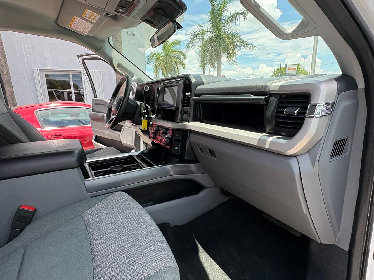 Ford F-250 SD XL Crew Cab 4WD 2024
