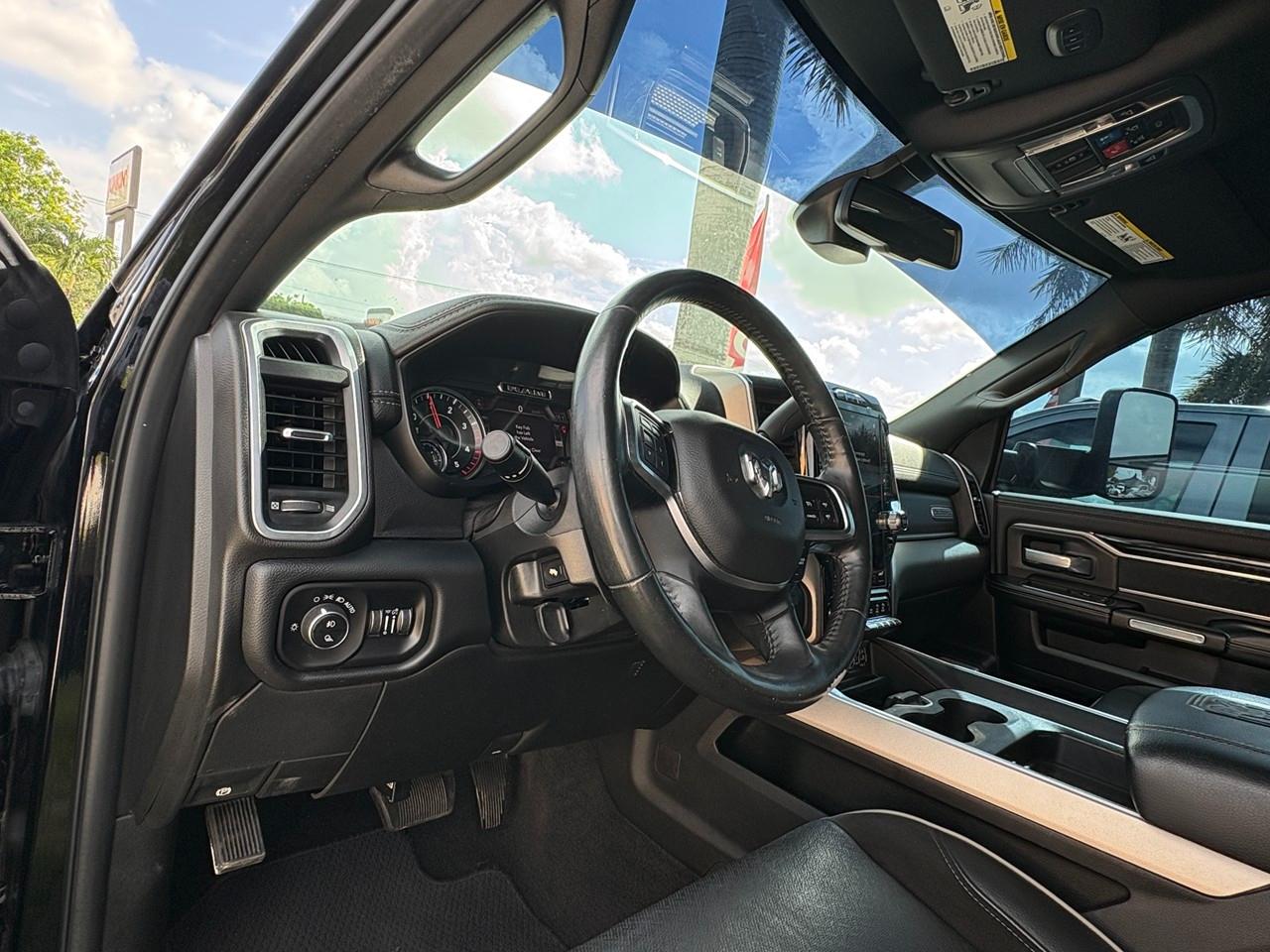 RAM 2500 Laramie Crew Cab SWB 4WD 2019
