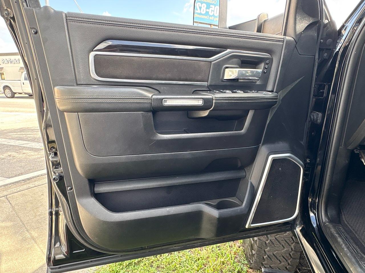 RAM 2500 Laramie Crew Cab SWB 4WD 2019