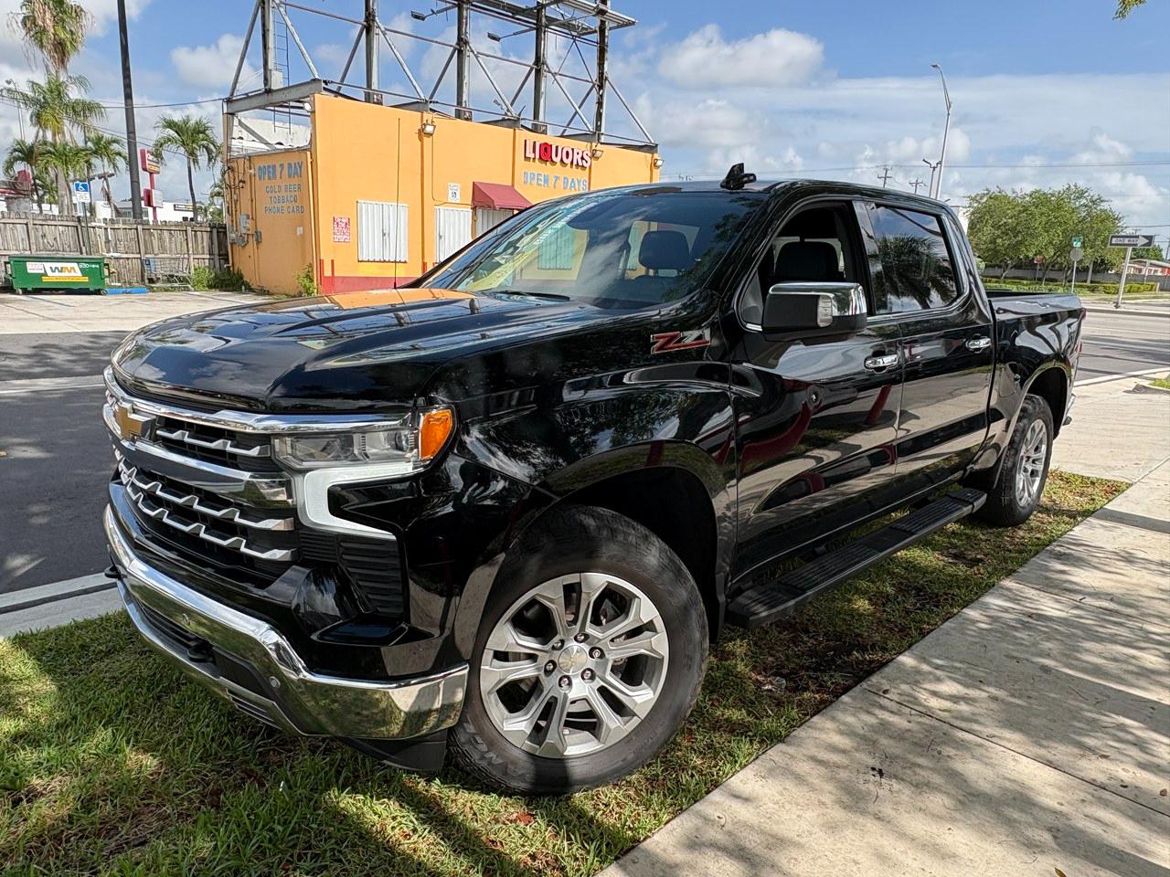 Chevrolet Silverado 1500 LTZ Crew Cab 4WD 2023