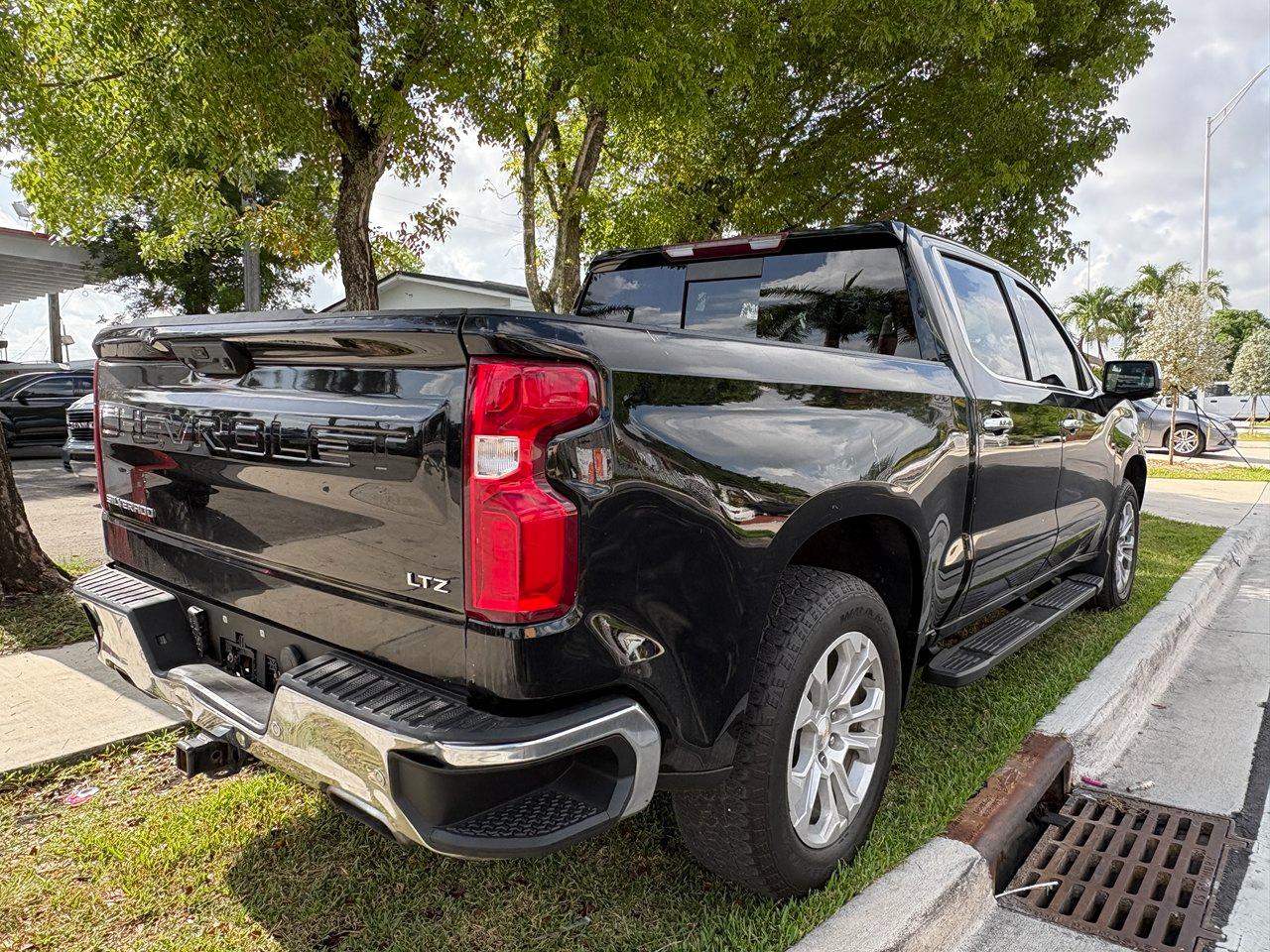 Chevrolet Silverado 1500 LTZ Crew Cab 4WD 2023