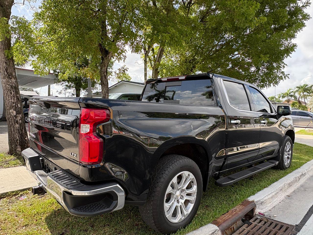 Chevrolet Silverado 1500 LTZ Crew Cab 4WD 2023