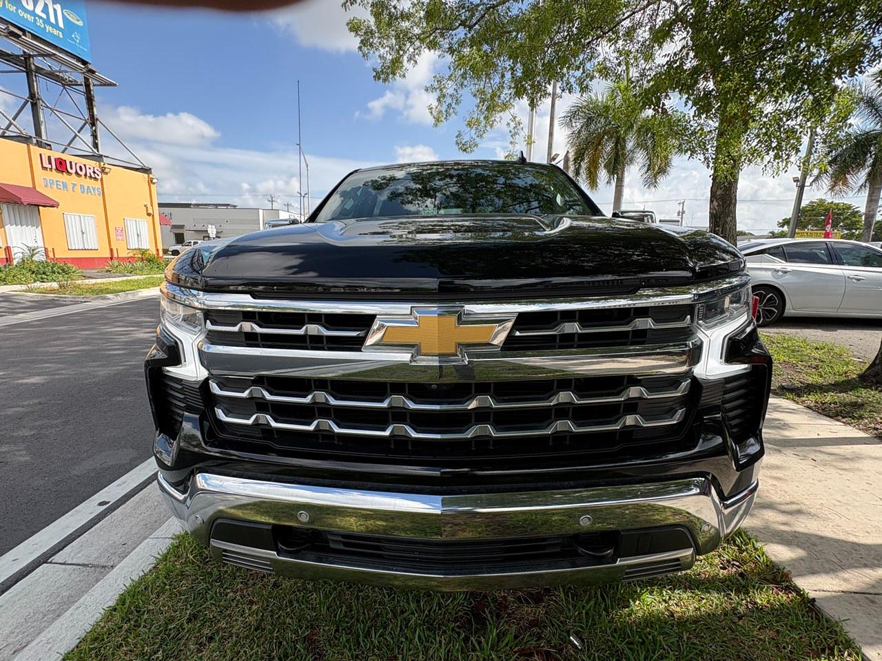 Chevrolet Silverado 1500 LTZ Crew Cab 4WD 2023