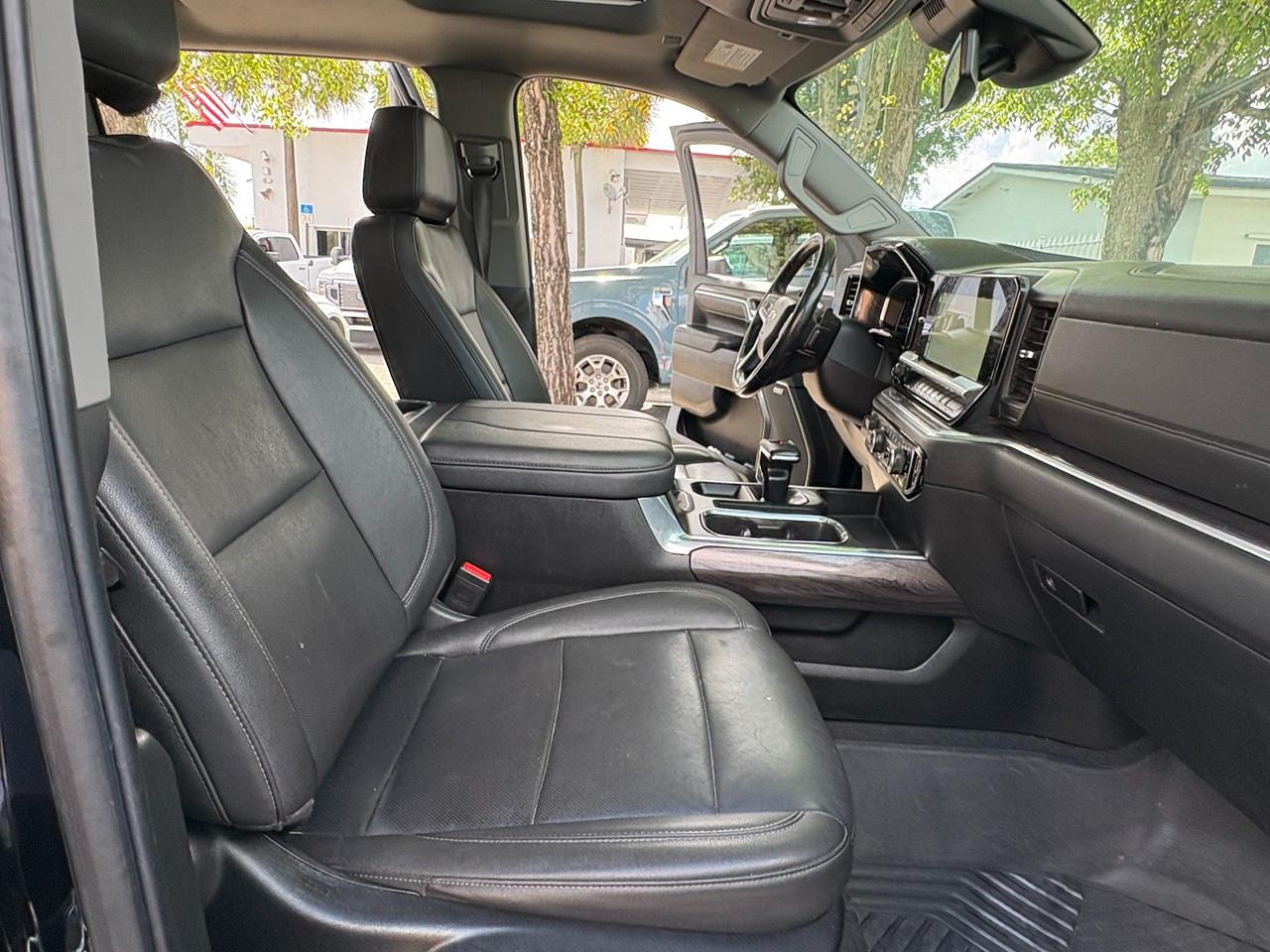 Chevrolet Silverado 1500 LTZ Crew Cab 4WD 2023