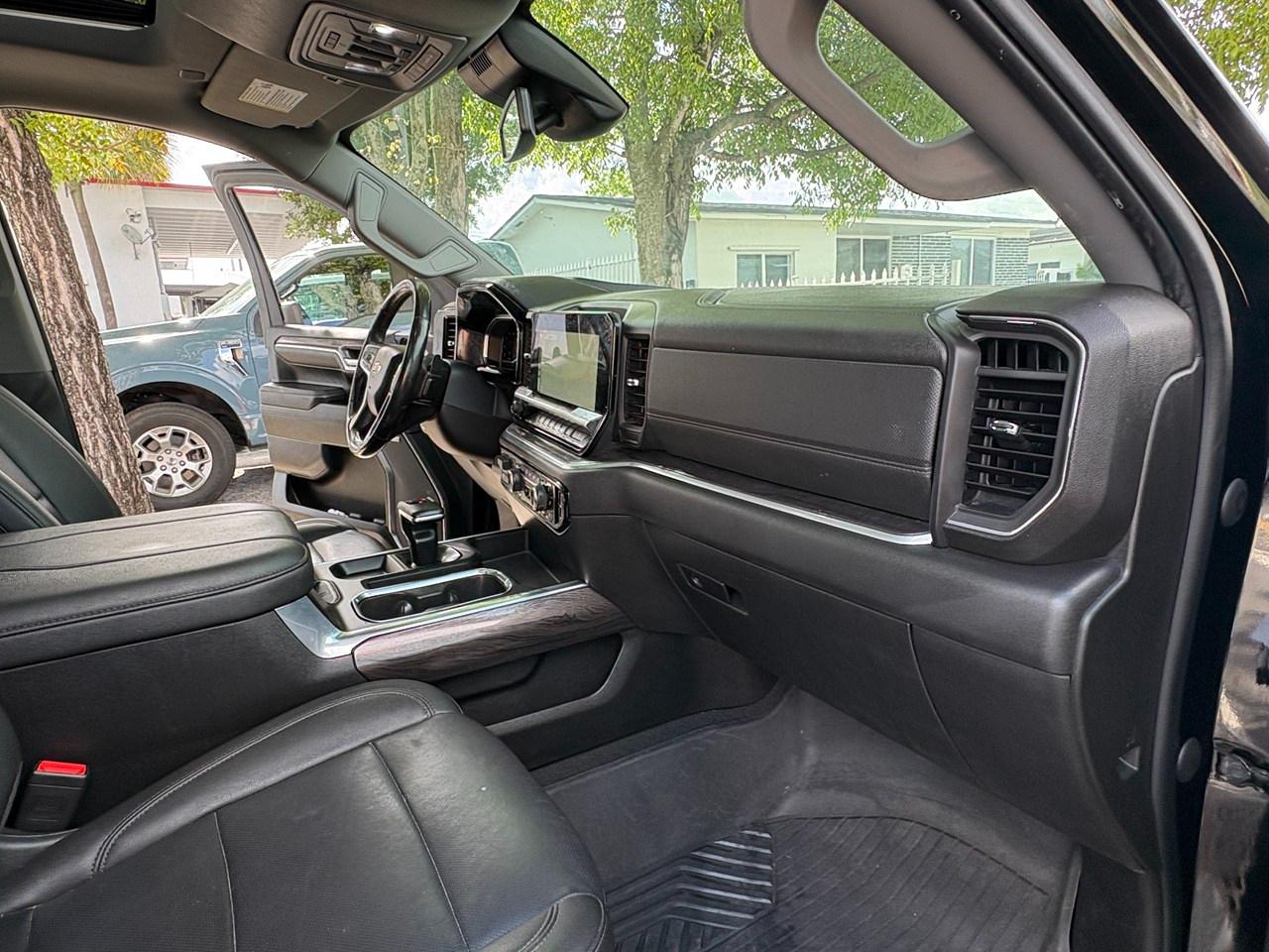 Chevrolet Silverado 1500 LTZ Crew Cab 4WD 2023