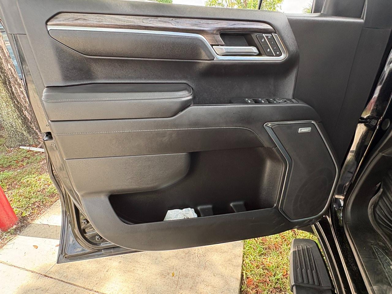 Chevrolet Silverado 1500 LTZ Crew Cab 4WD 2023