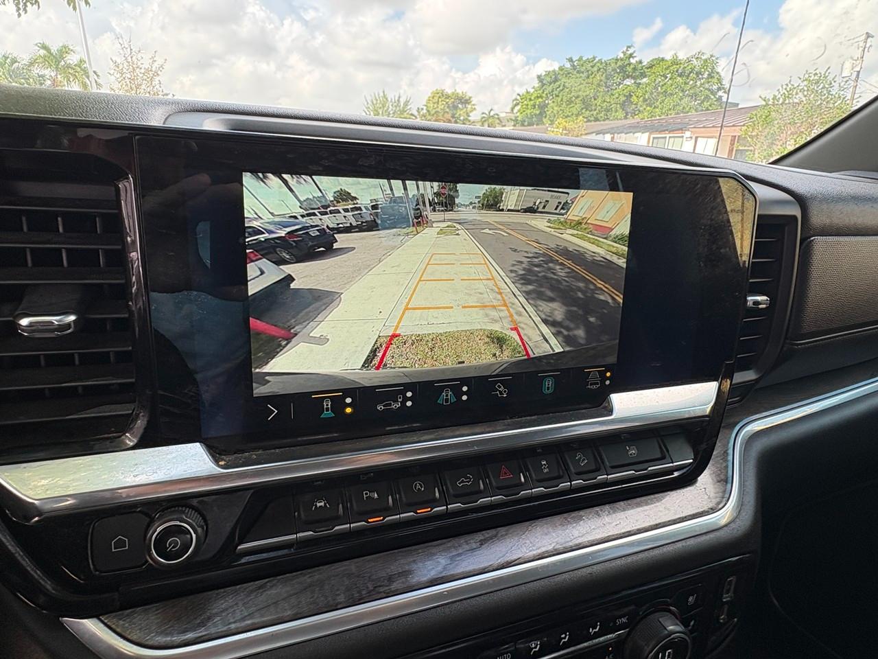 Chevrolet Silverado 1500 LTZ Crew Cab 4WD 2023