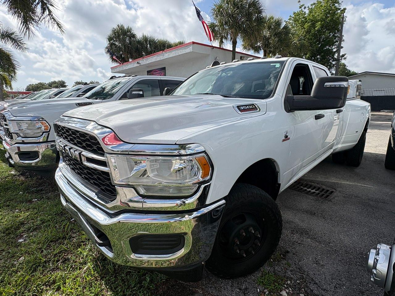 RAM 3500 Tradesman Crew Cab 4WD DRW 2024