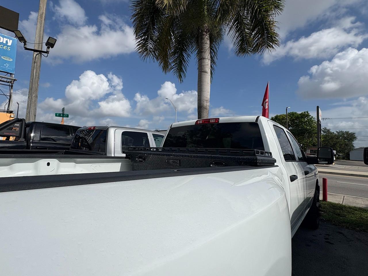 RAM 3500 Tradesman Crew Cab 4WD DRW 2024