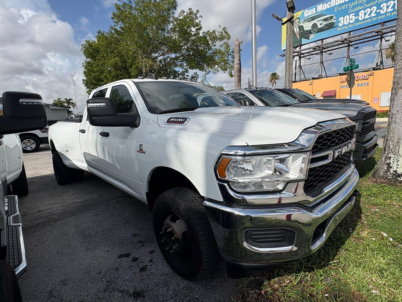RAM 3500 Tradesman Crew Cab 4WD DRW 2024