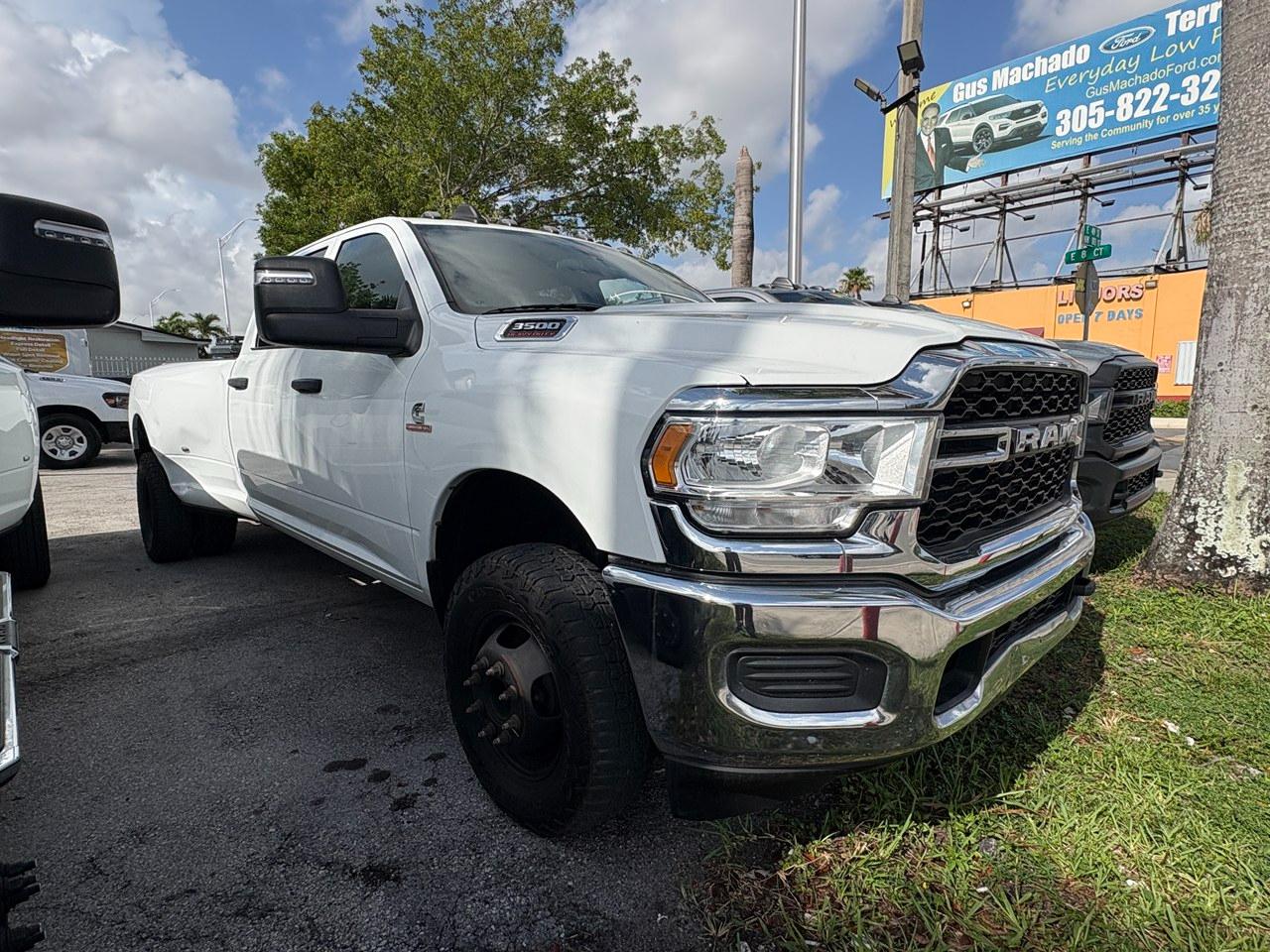 RAM 3500 Tradesman Crew Cab 4WD DRW 2024
