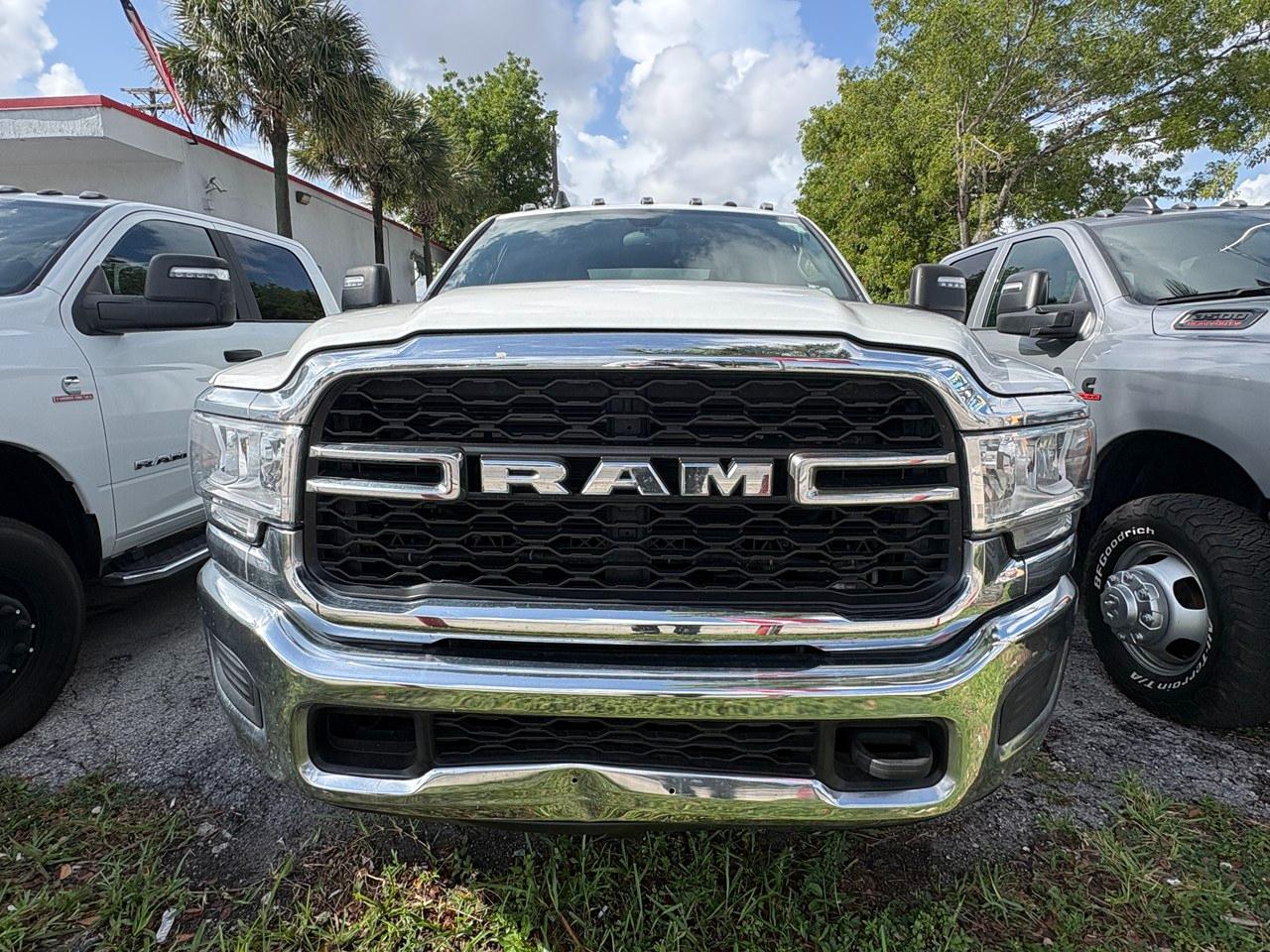 RAM 3500 Tradesman Crew Cab 4WD DRW 2024