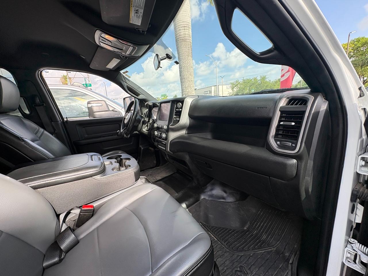 RAM 3500 Tradesman Crew Cab 4WD DRW 2024