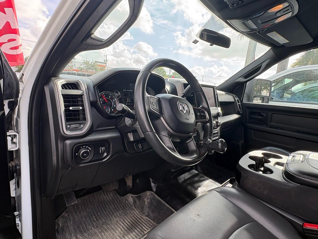 RAM 3500 Tradesman Crew Cab 4WD DRW 2024