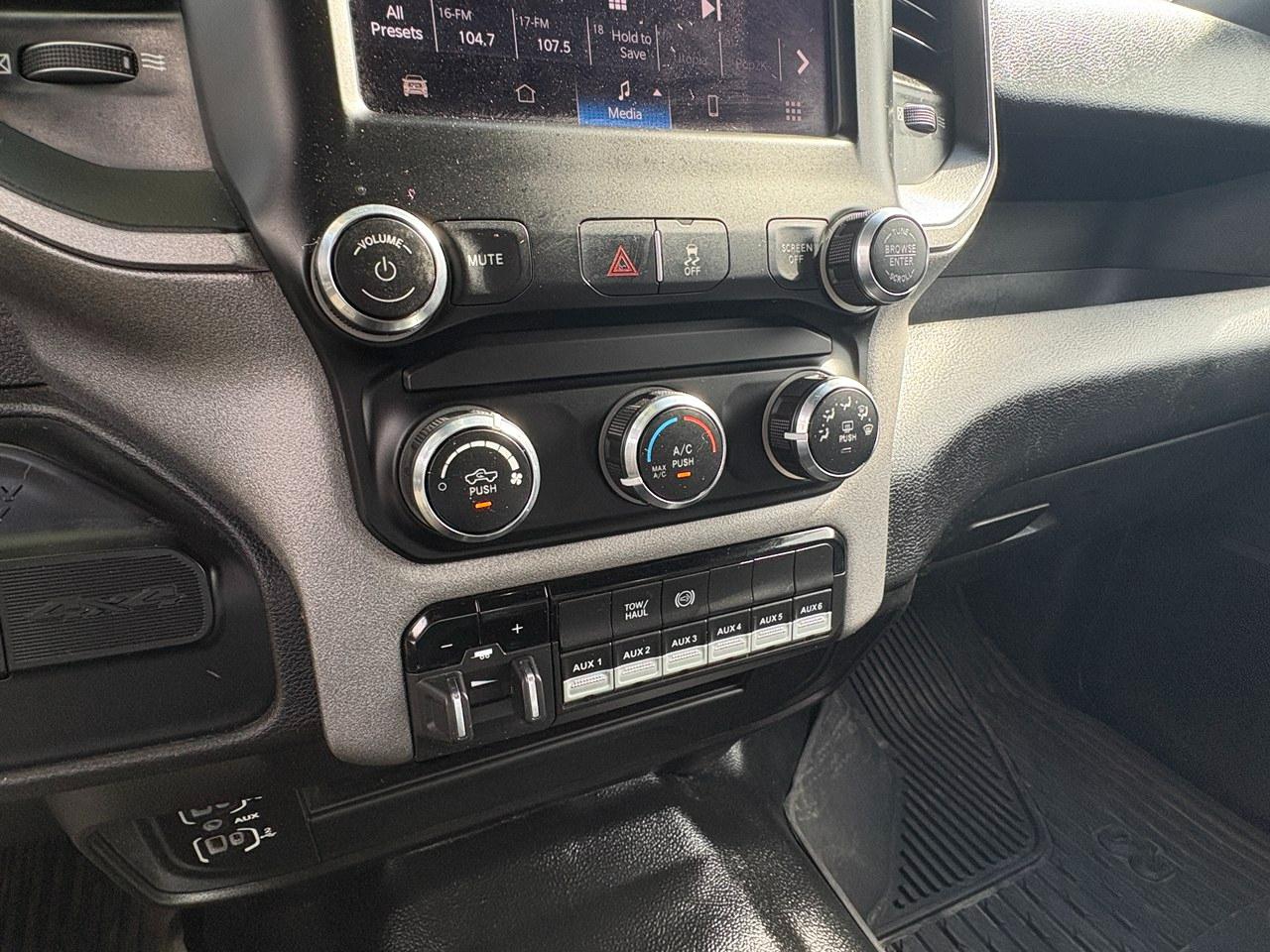 RAM 3500 Tradesman Crew Cab 4WD DRW 2024