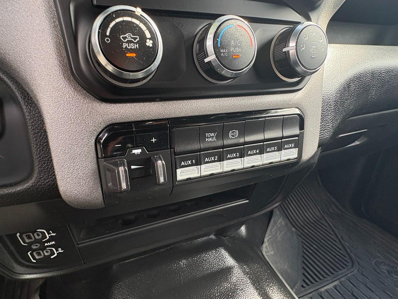 RAM 3500 Tradesman Crew Cab 4WD DRW 2024