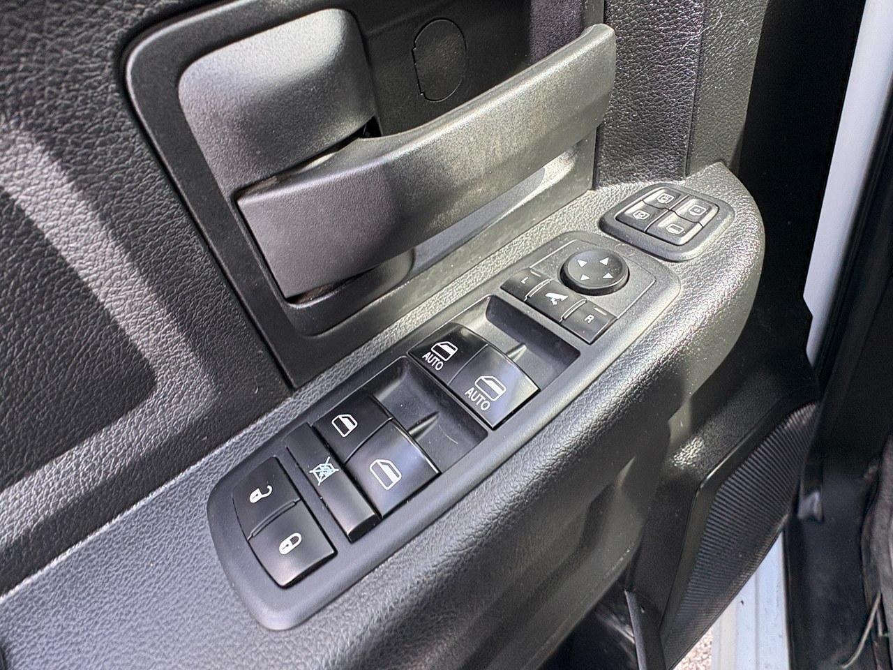 RAM 3500 Tradesman Crew Cab 4WD DRW 2024