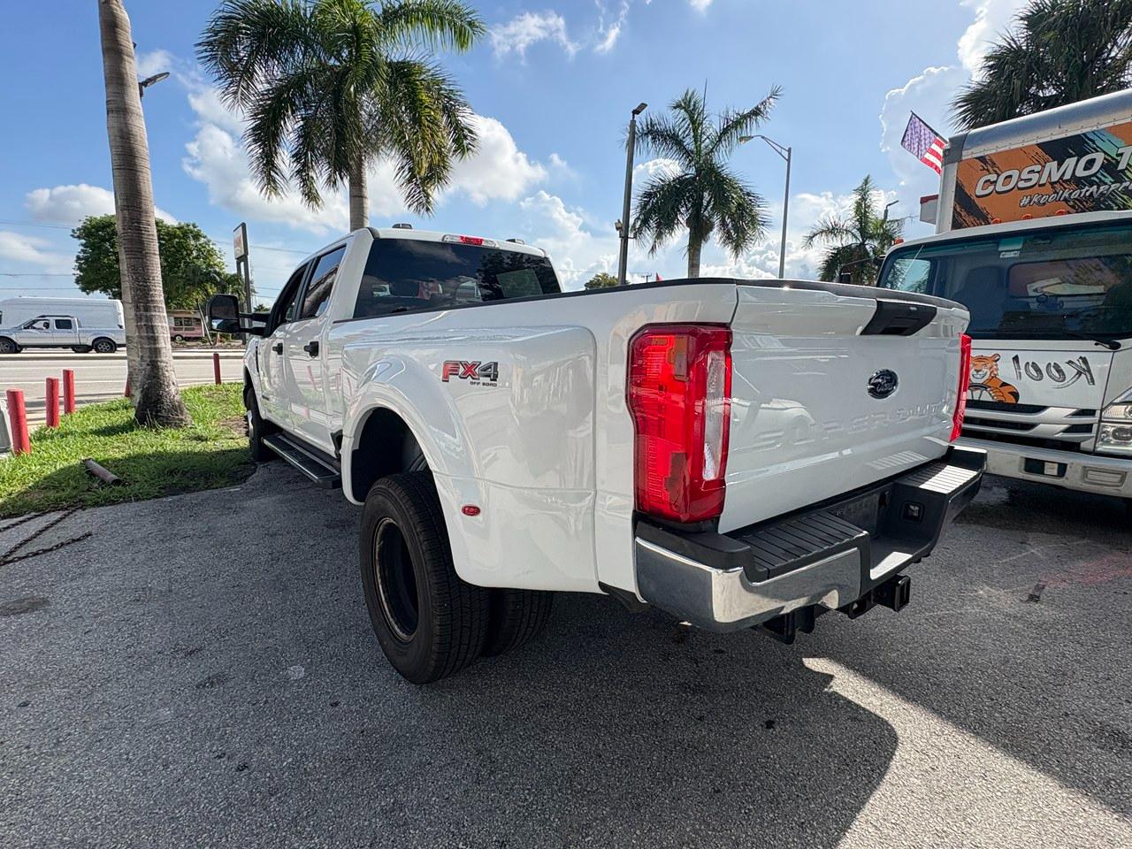 Ford F-350 SD King Ranch Crew Cab Long Bed DRW 4WD 2022