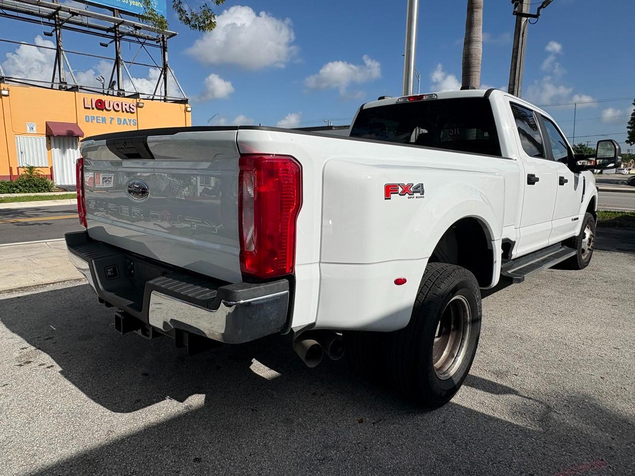 Ford F-350 SD King Ranch Crew Cab Long Bed DRW 4WD 2022
