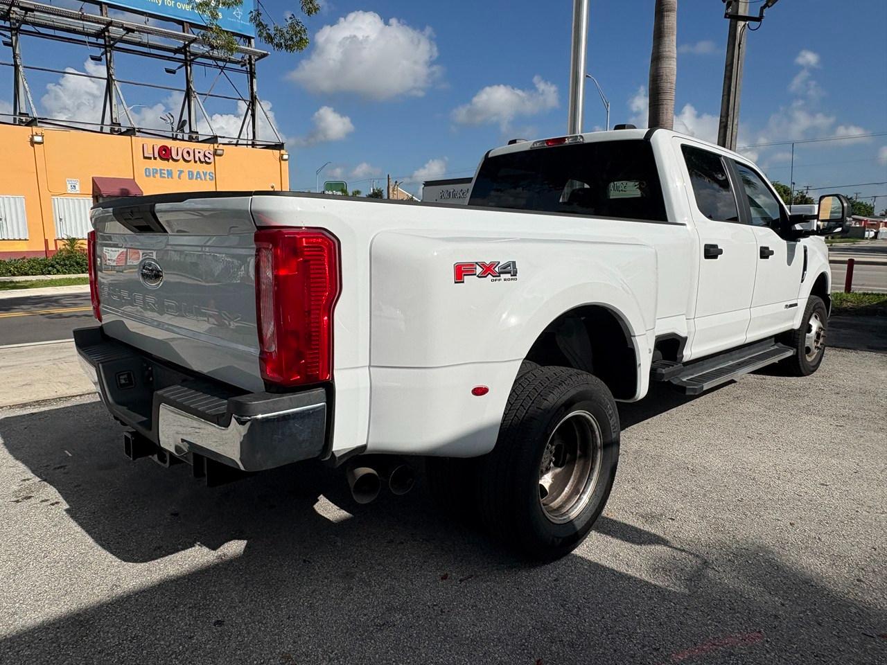 Ford F-350 SD King Ranch Crew Cab Long Bed DRW 4WD 2022