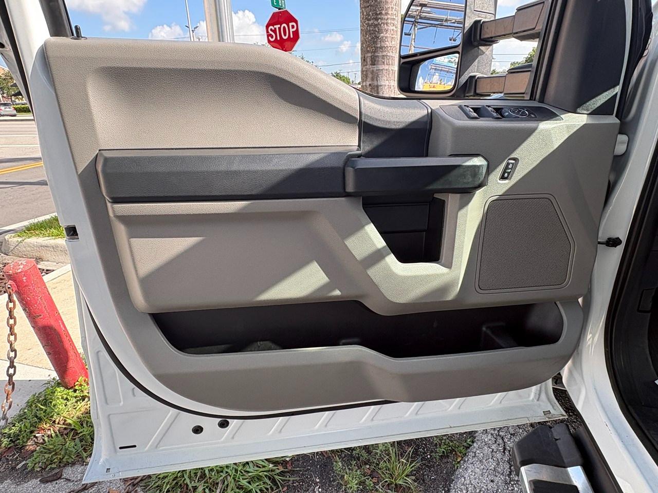 Ford F-350 SD King Ranch Crew Cab Long Bed DRW 4WD 2022