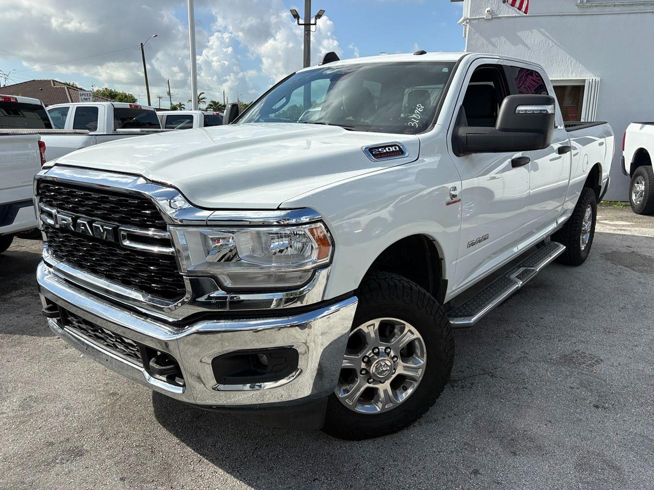 RAM 2500 Tradesman Crew Cab SWB 4WD 2024
