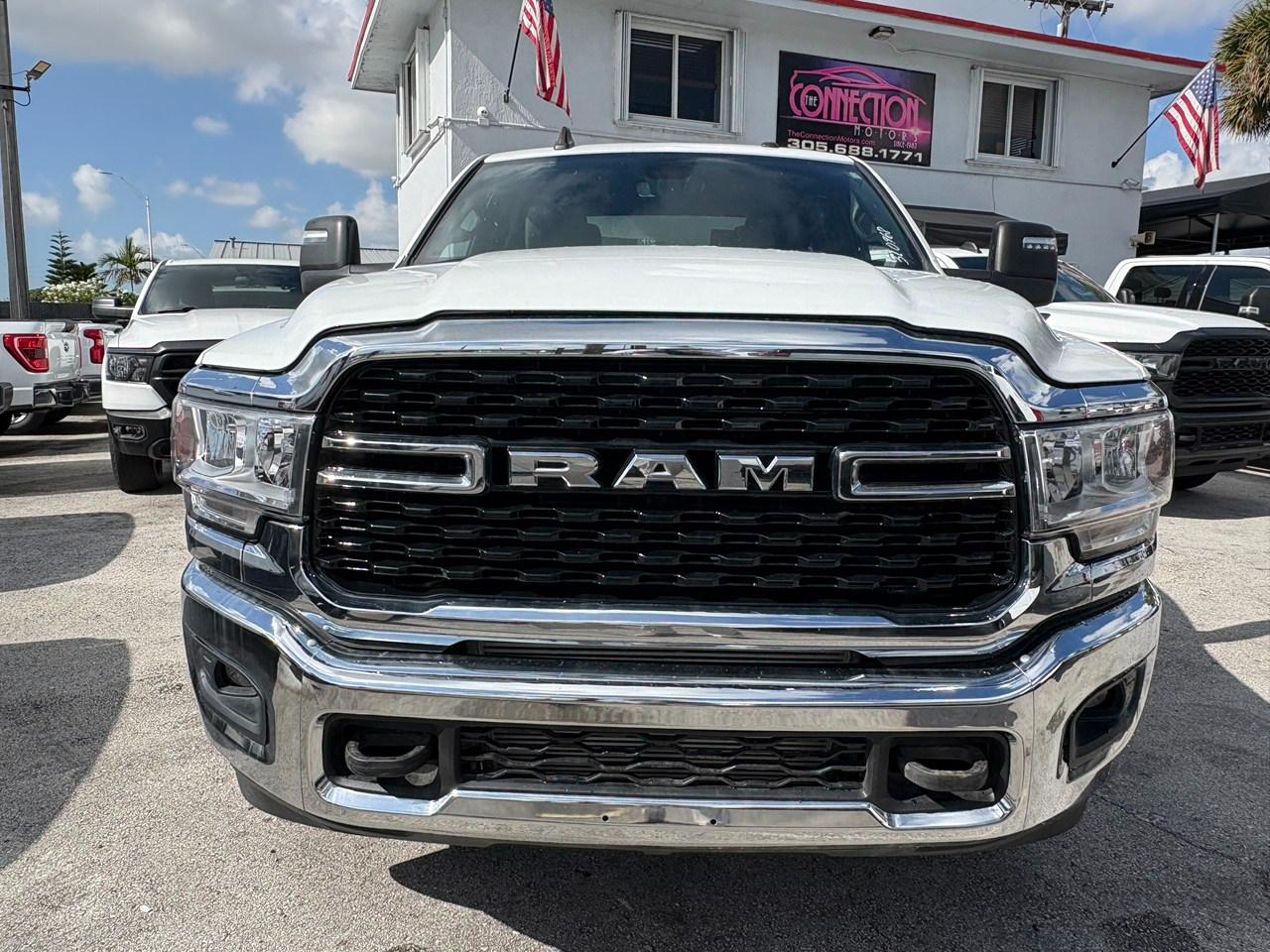 RAM 2500 Tradesman Crew Cab SWB 4WD 2024