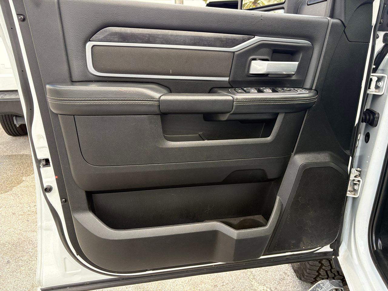 RAM 2500 Tradesman Crew Cab SWB 4WD 2024