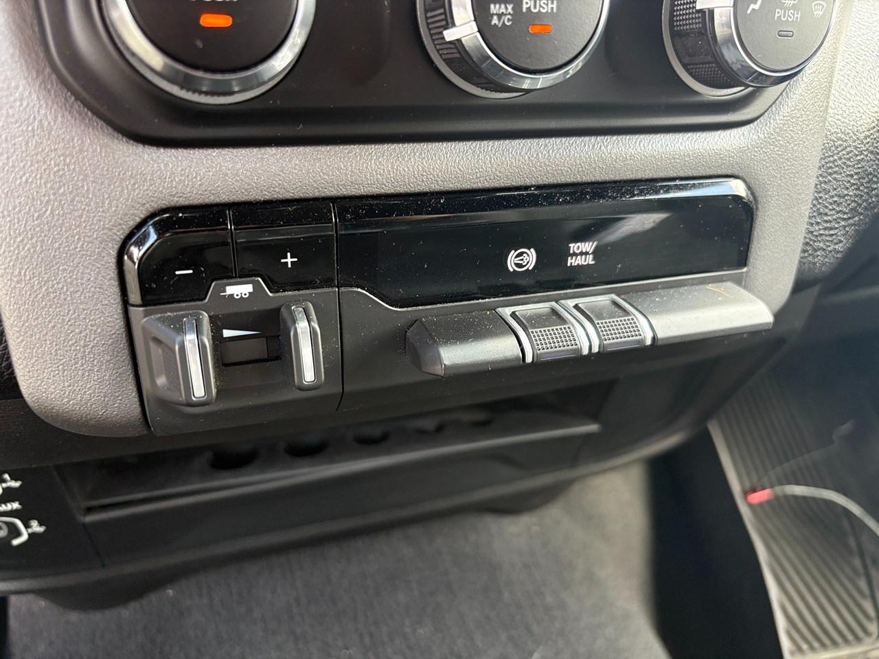 RAM 2500 Tradesman Crew Cab SWB 4WD 2024