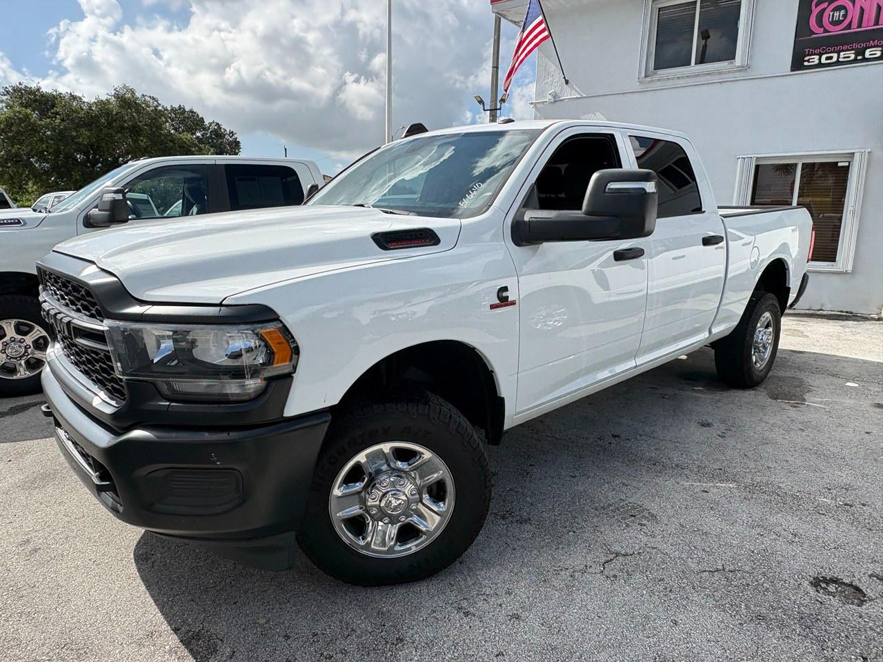 RAM 2500 Tradesman Crew Cab SWB 4WD 2023