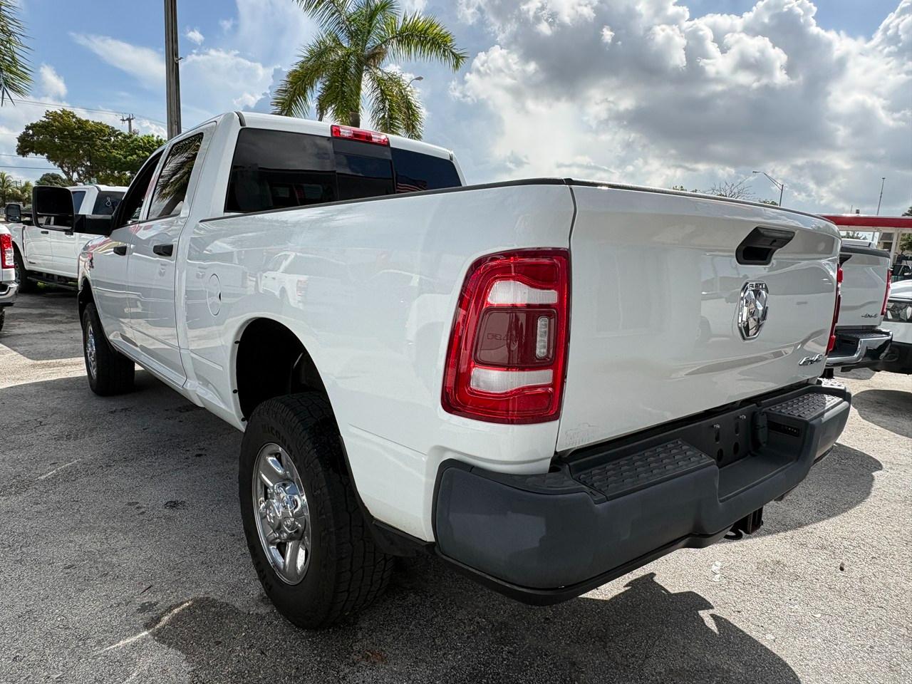 RAM 2500 Tradesman Crew Cab SWB 4WD 2023