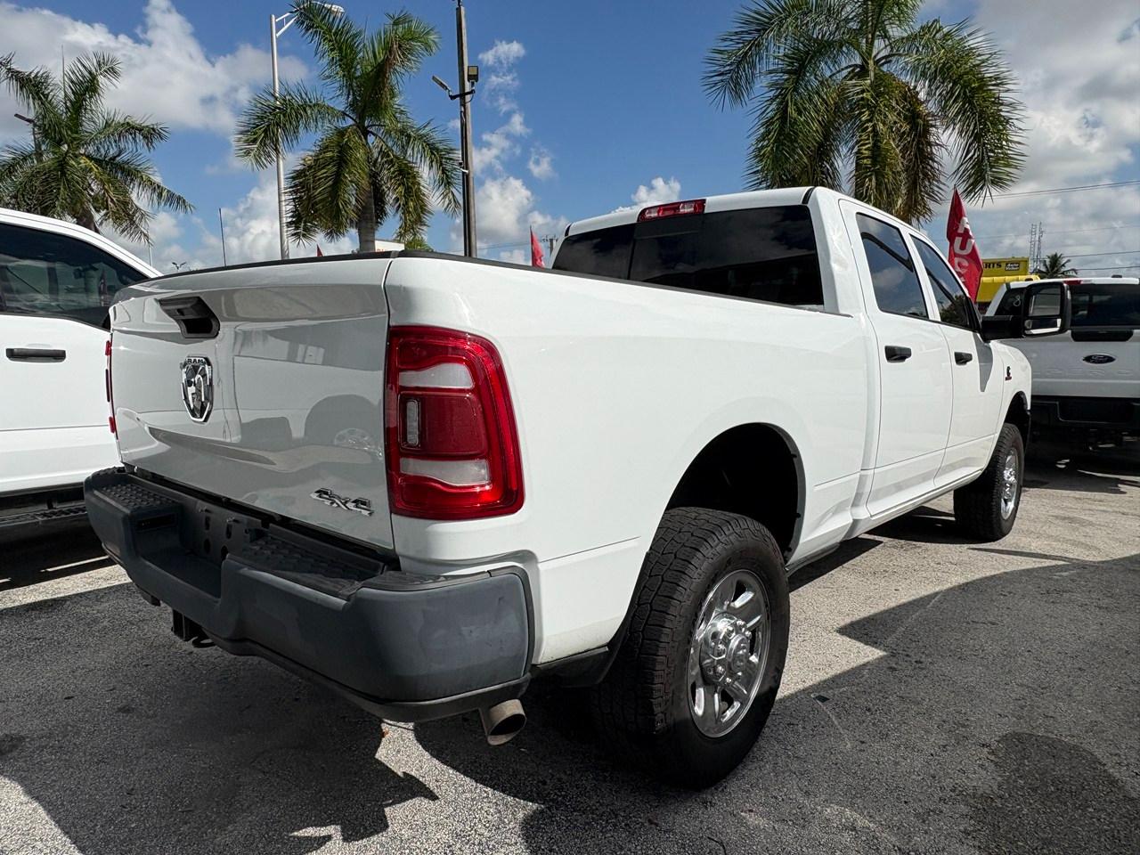 RAM 2500 Tradesman Crew Cab SWB 4WD 2023