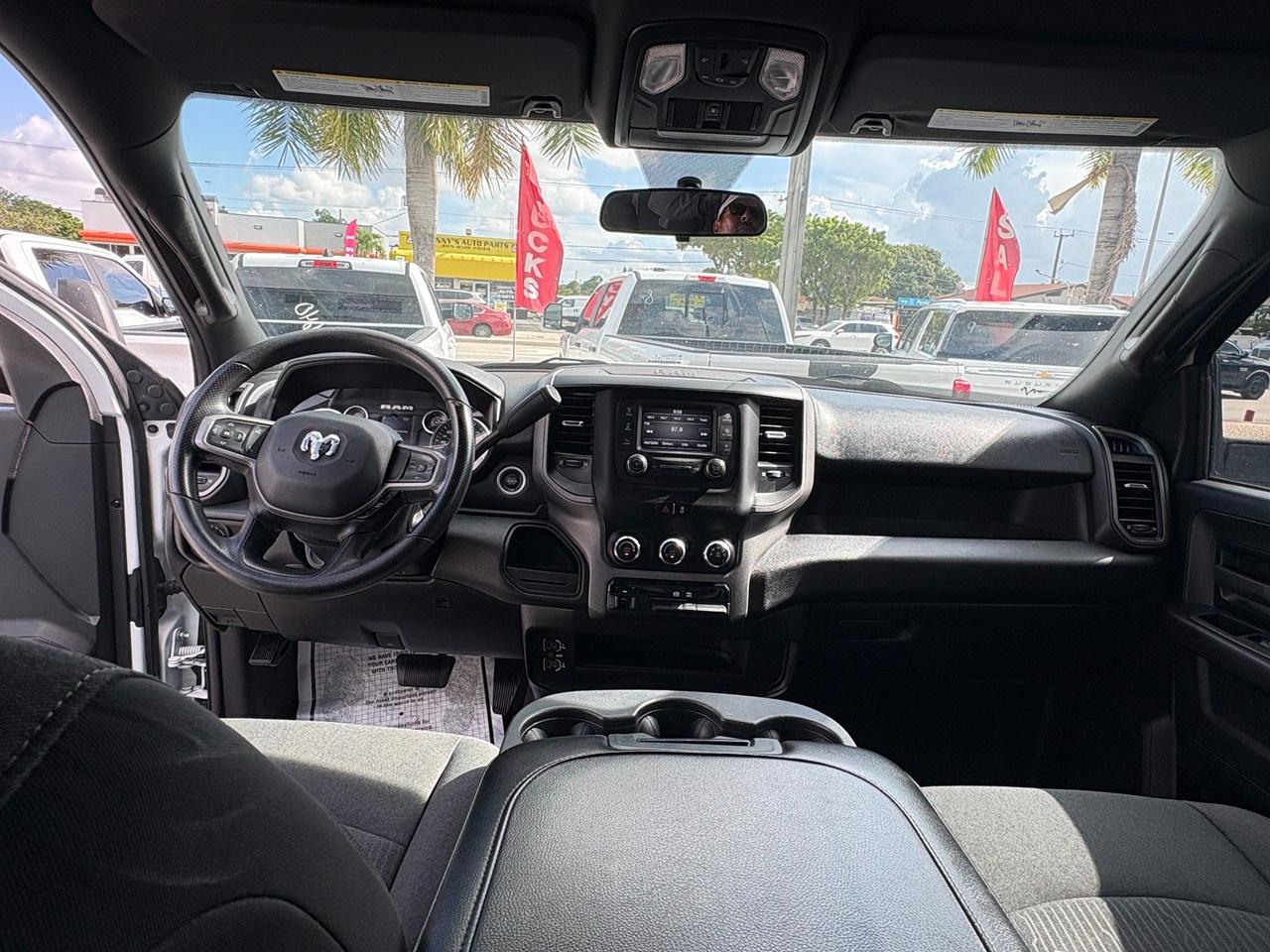 RAM 2500 Tradesman Crew Cab SWB 4WD 2023