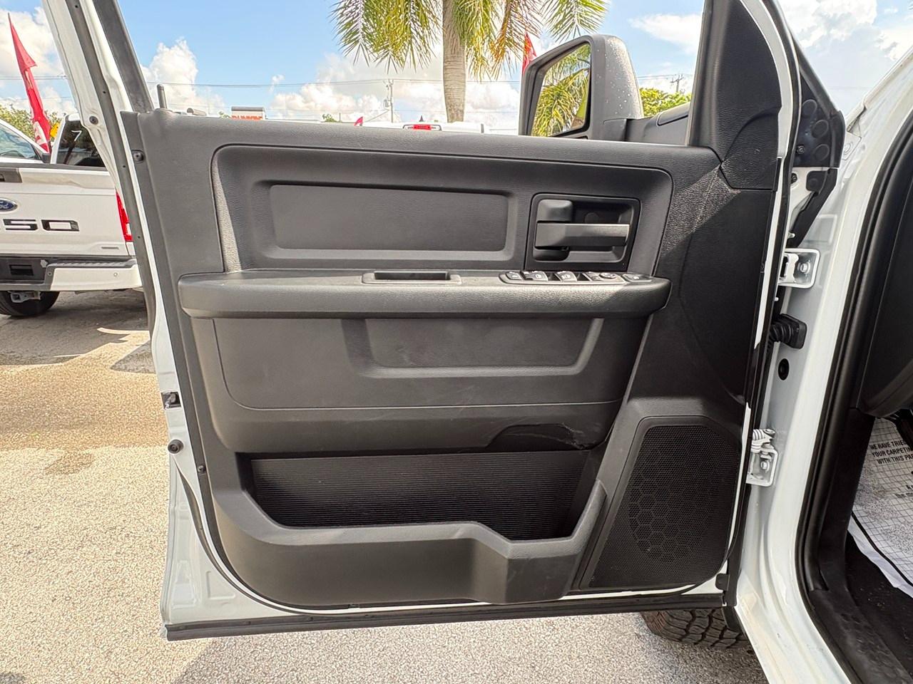 RAM 2500 Tradesman Crew Cab SWB 4WD 2023