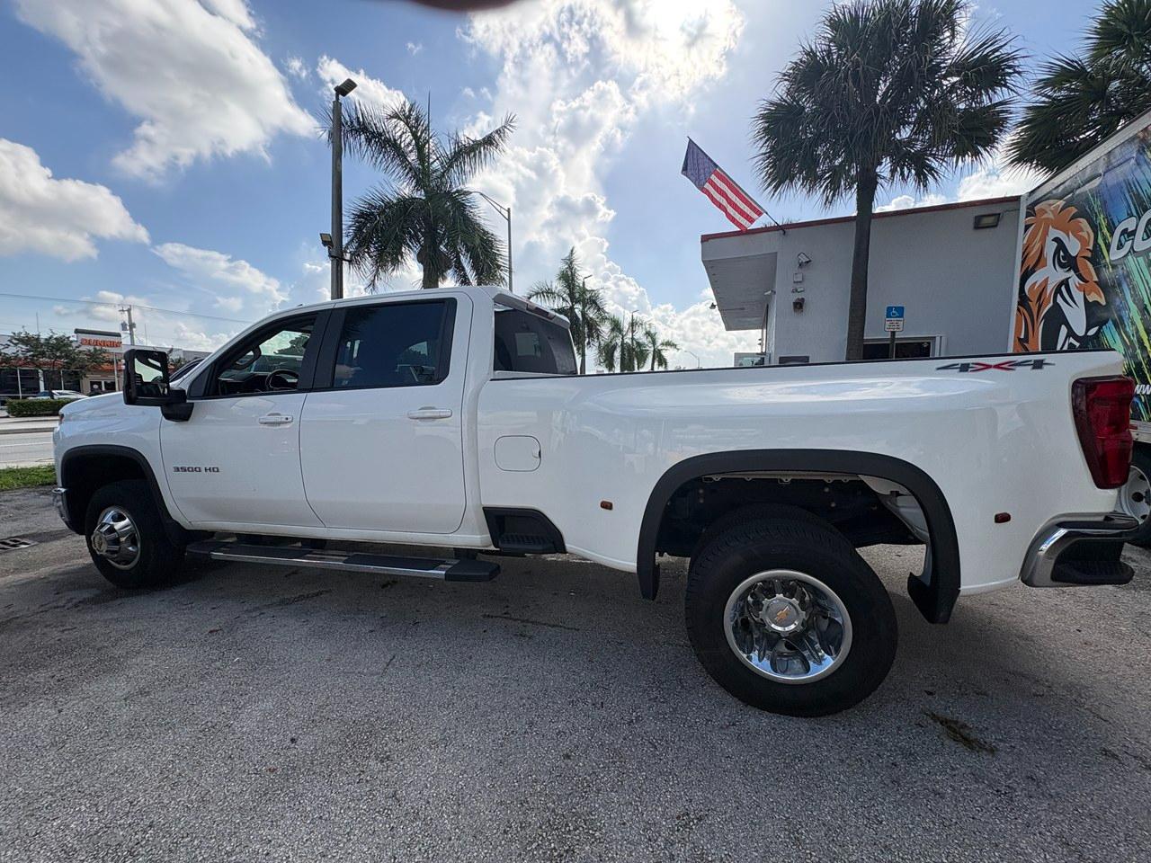 Chevrolet Silverado 3500HD LT Crew Cab 4WD 2024