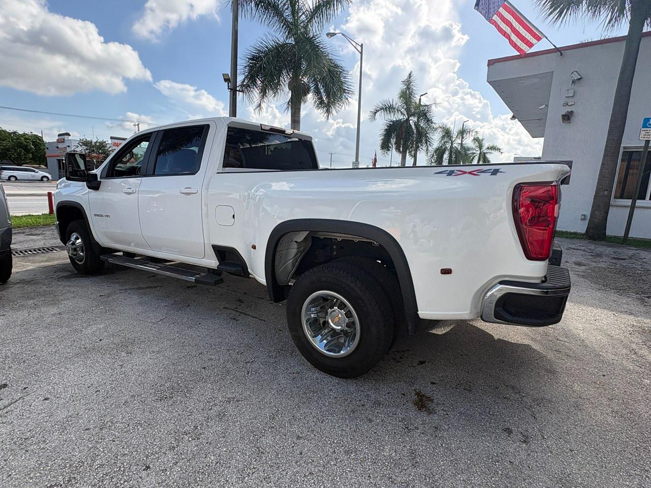 Chevrolet Silverado 3500HD LT Crew Cab 4WD 2024