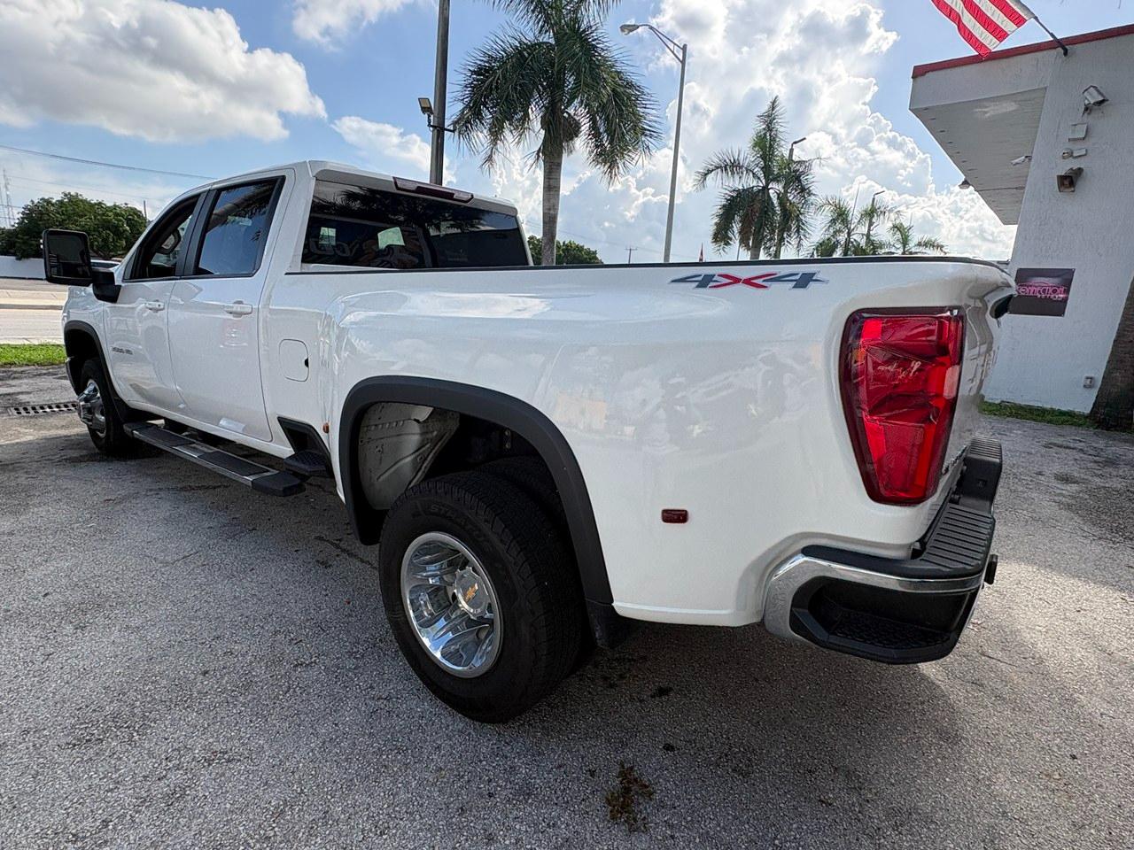 Chevrolet Silverado 3500HD LT Crew Cab 4WD 2024