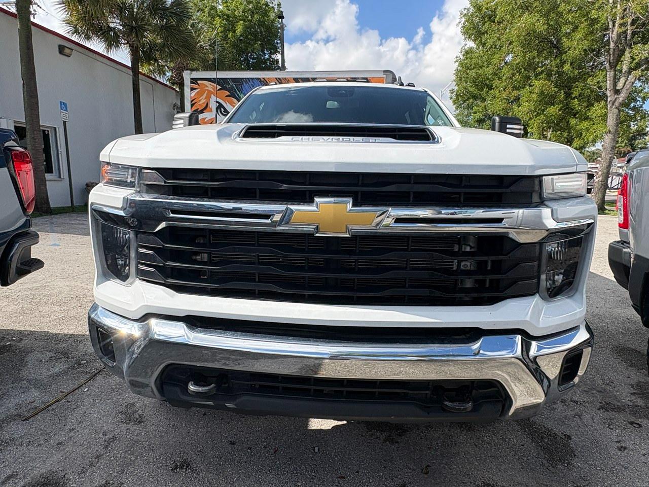 Chevrolet Silverado 3500HD LT Crew Cab 4WD 2024