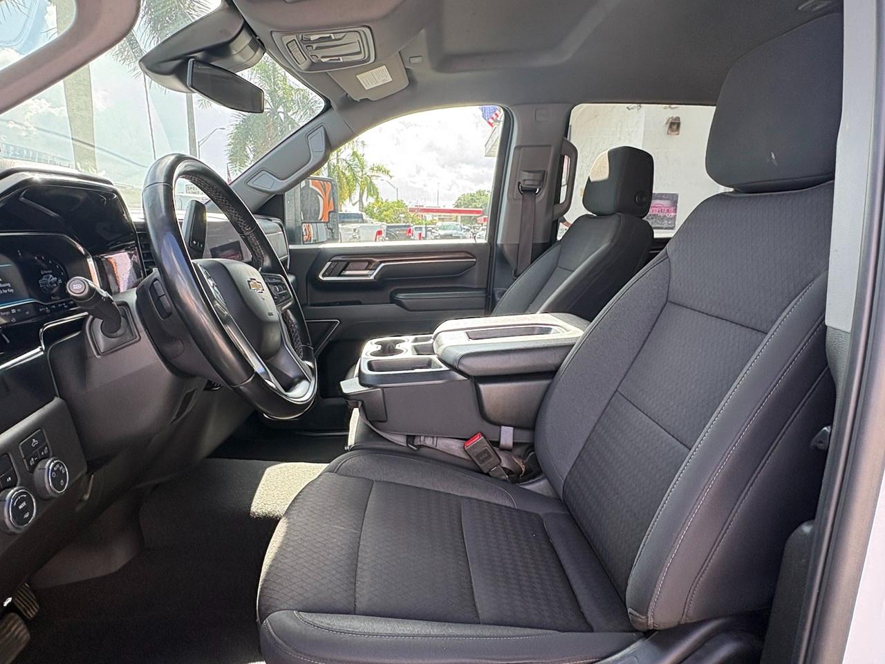 Chevrolet Silverado 3500HD LT Crew Cab 4WD 2024