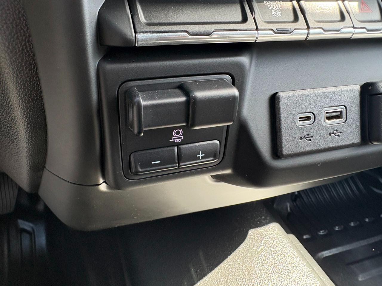 Chevrolet Silverado 2500HD Work Truck Crew Cab Short Box 4WD 2022