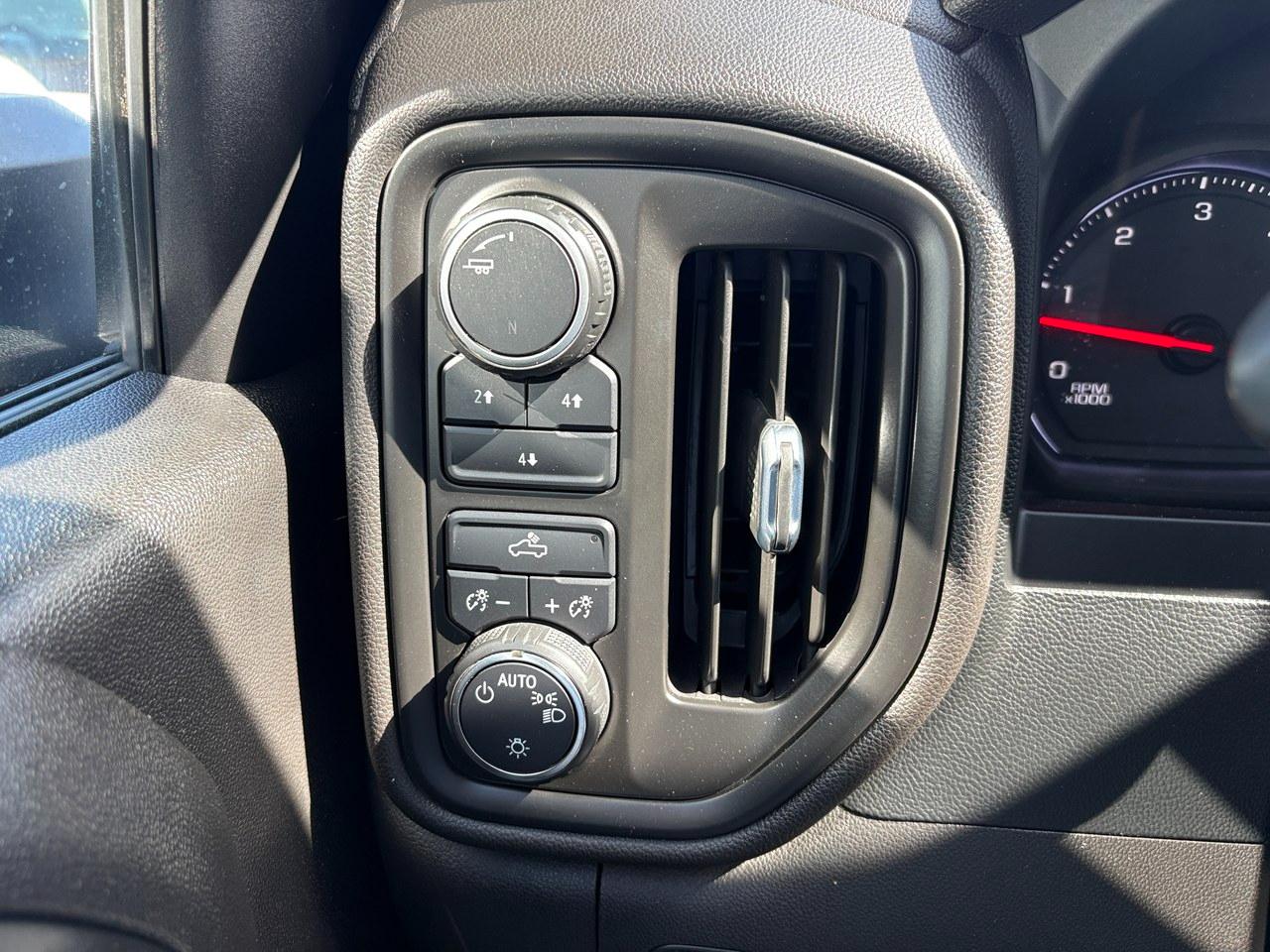 Chevrolet Silverado 2500HD Work Truck Crew Cab Short Box 4WD 2022
