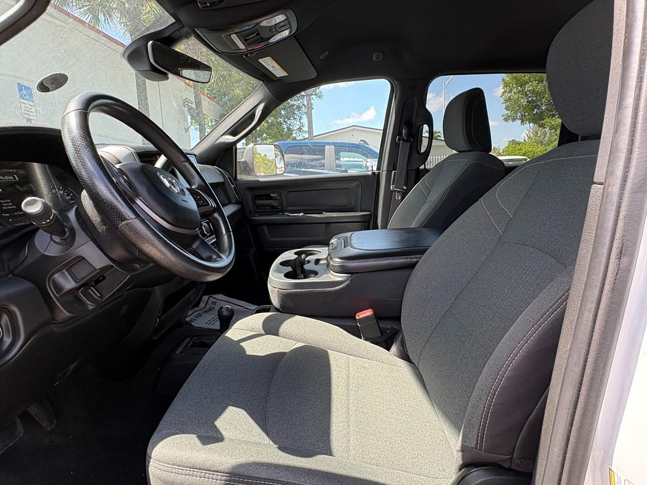 RAM 3500 Tradesman Crew Cab 4WD 2022