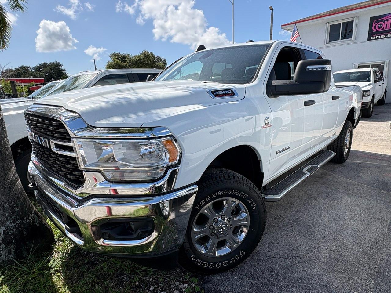 RAM 2500 Tradesman Crew Cab SWB 4WD 2024