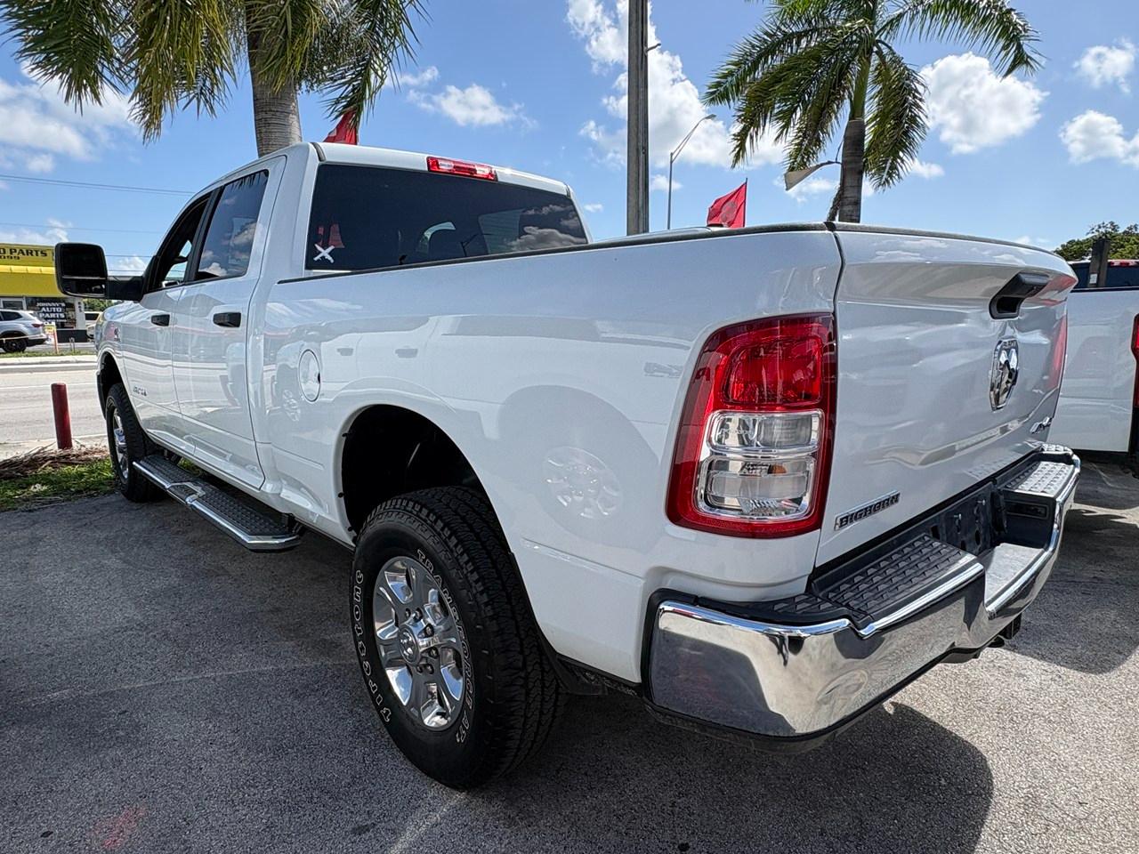 RAM 2500 Tradesman Crew Cab SWB 4WD 2024