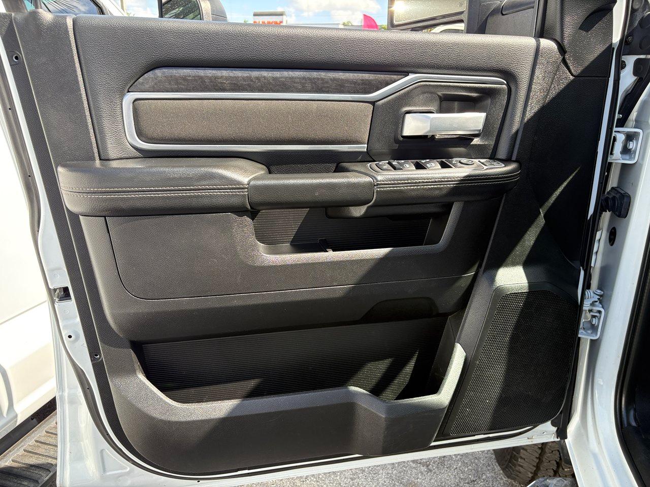 RAM 2500 Tradesman Crew Cab SWB 4WD 2024