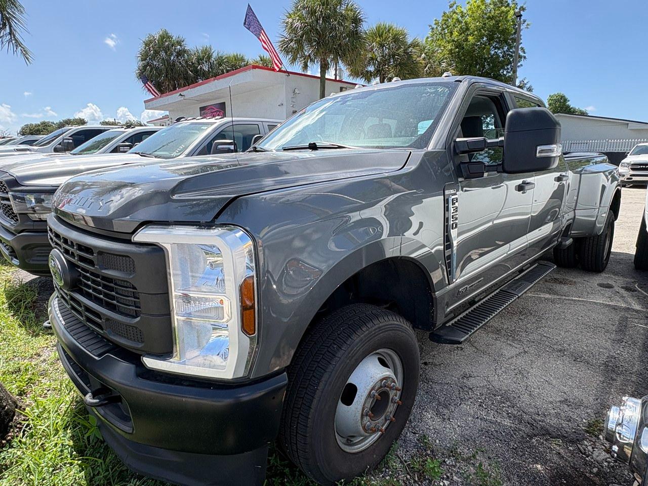 Ford F-350 SD King Ranch Crew Cab Long Bed DRW 4WD 2024