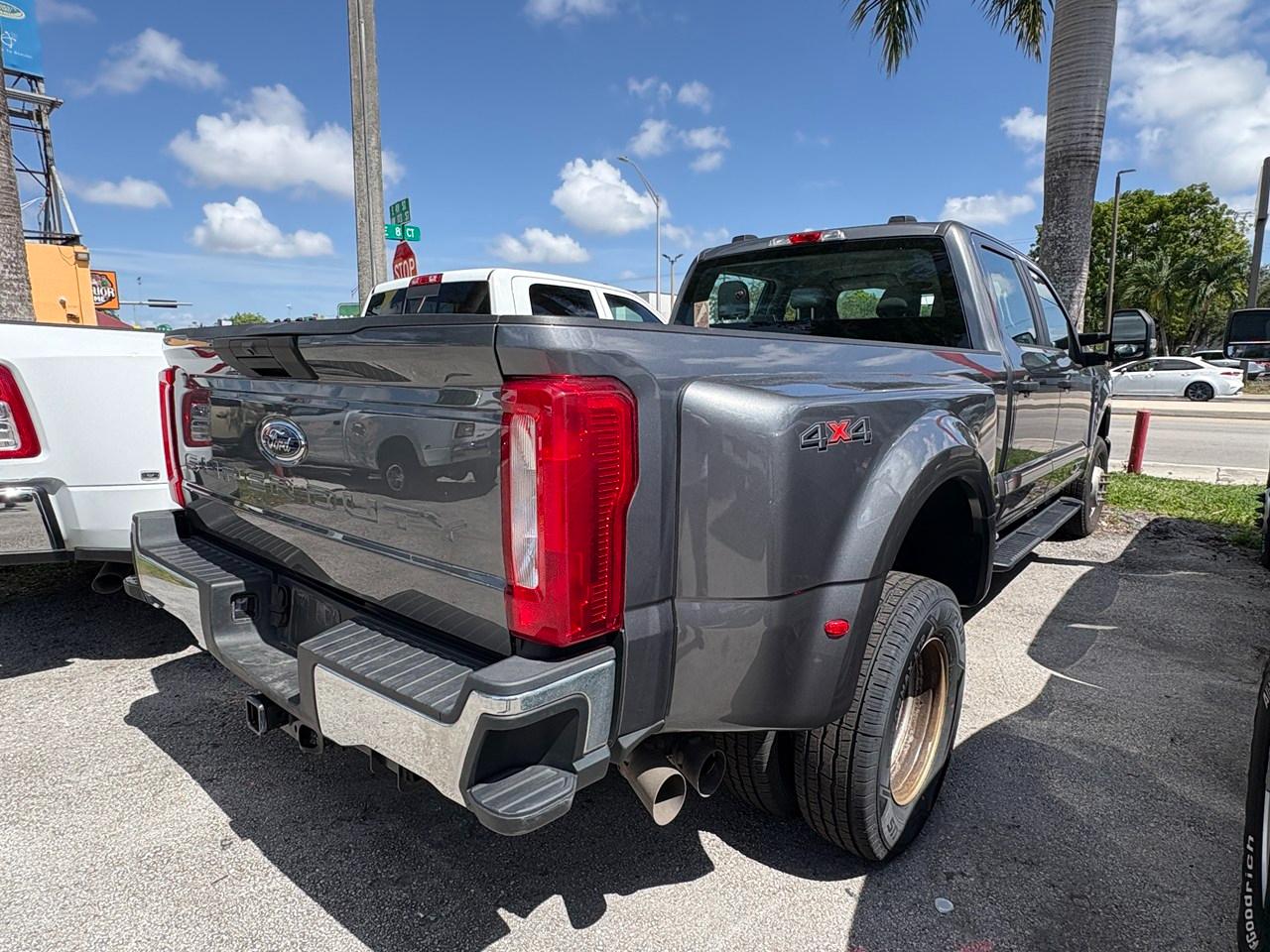 Ford F-350 SD King Ranch Crew Cab Long Bed DRW 4WD 2024